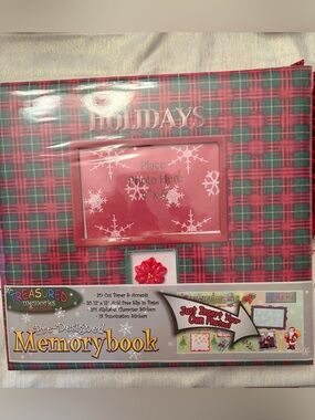 Pre-Designed Holidays Memorybook - Red & Green